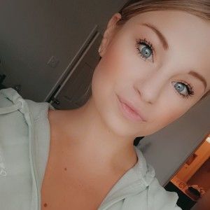 Meet your Posher, Layna